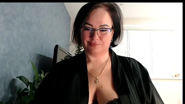 Nora Star online show from 12.21.25