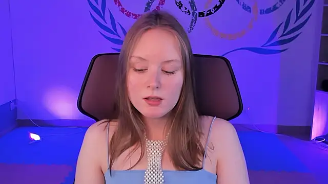 Snapshot of VivienLeeigh chatting on 12.08.24 VivienLeeigh online show from 12.08.24