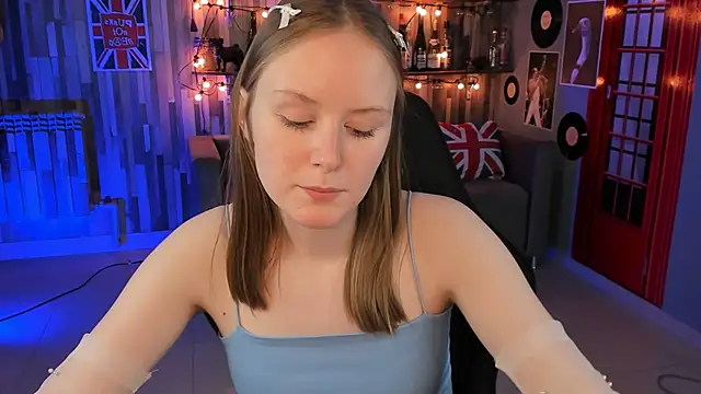 Snapshot of VivienLeeigh chatting on 12.12.24 VivienLeeigh online show from 12.12.24