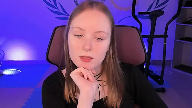 Snapshot of VivienLeeigh chatting on 12.14.24 VivienLeeigh online show from 12.14.24