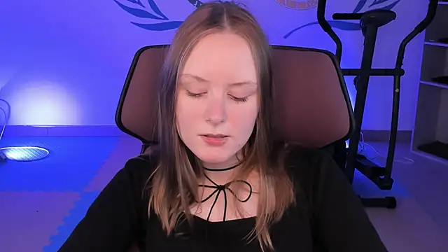 Snapshot of VivienLeeigh chatting on 12.14.24 VivienLeeigh online show from 12.14.24