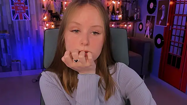 Snapshot of VivienLeeigh chatting on 12.24.24 VivienLeeigh online show from 12.24.24