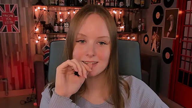 Snapshot of VivienLeeigh chatting on 12.24.24 VivienLeeigh online show from 12.24.24