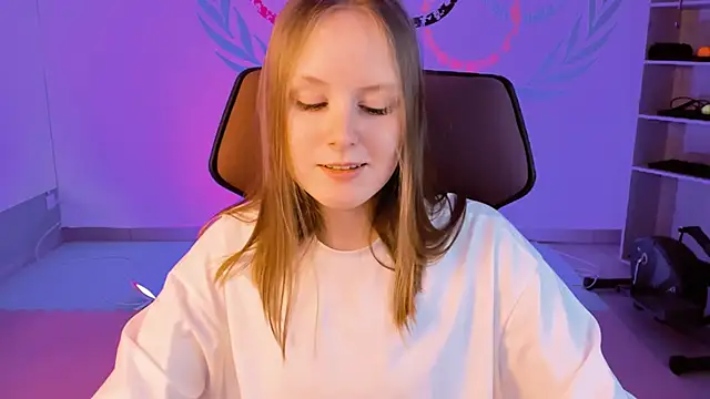 Snapshot of VivienLeeigh chatting on 12.25.24 VivienLeeigh online show from 12.25.24