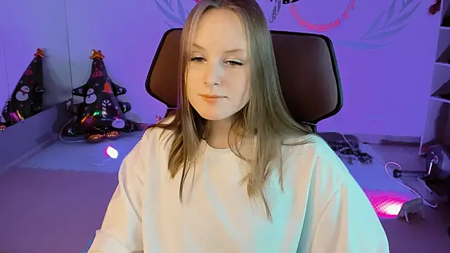 Snapshot of VivienLeeigh chatting on 12.27.24 VivienLeeigh online show from 12.27.24