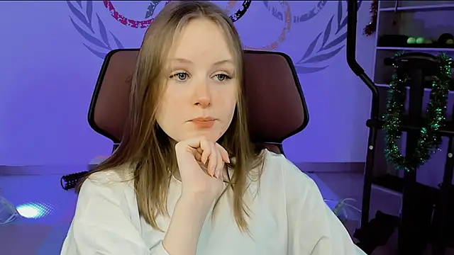 Snapshot of VivienLeeigh chatting on 12.31.24 VivienLeeigh online show from 12.31.24