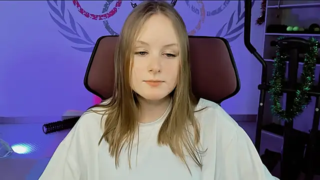 Snapshot of VivienLeeigh chatting on 12.31.24 VivienLeeigh online show from 12.31.24