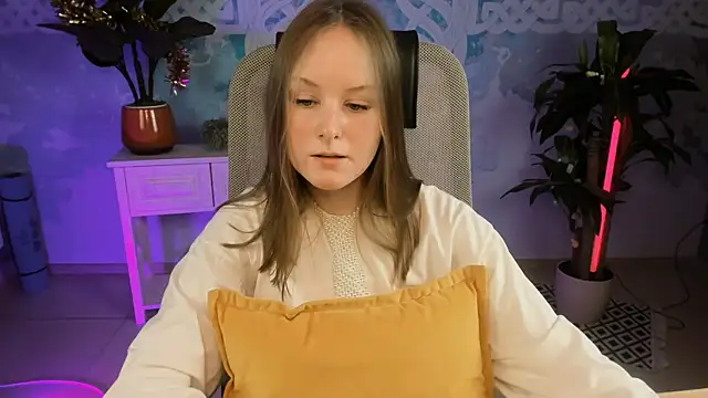 Snapshot of VivienLeeigh chatting on 01.08.25 VivienLeeigh online show from 01.08.25