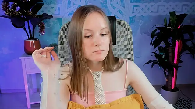 Snapshot of VivienLeeigh chatting on 01.08.25 VivienLeeigh online show from 01.08.25