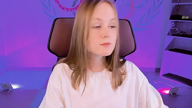 Snapshot of VivienLeeigh chatting on 01.09.25 VivienLeeigh online show from 01.09.25