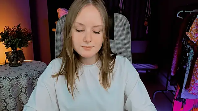 Snapshot of VivienLeeigh chatting on 01.10.25 VivienLeeigh online show from 01.10.25