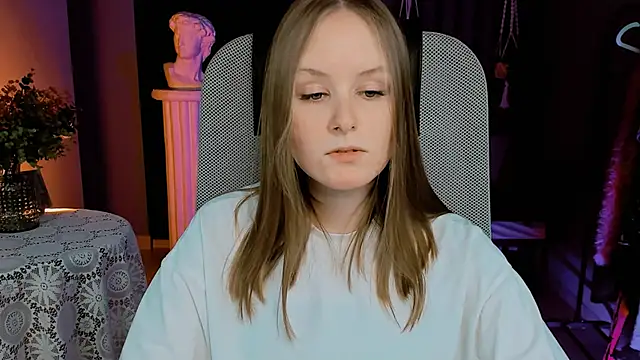 Snapshot of VivienLeeigh chatting on 01.10.25 VivienLeeigh online show from 01.10.25