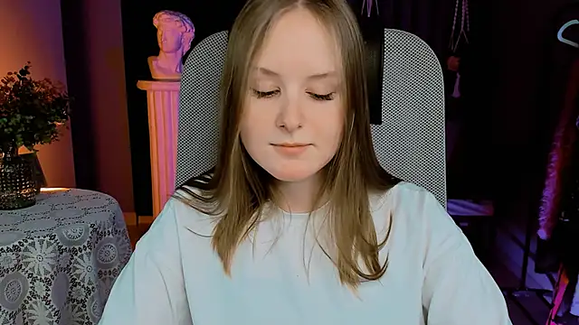 Snapshot of VivienLeeigh chatting on 01.10.25 VivienLeeigh online show from 01.10.25