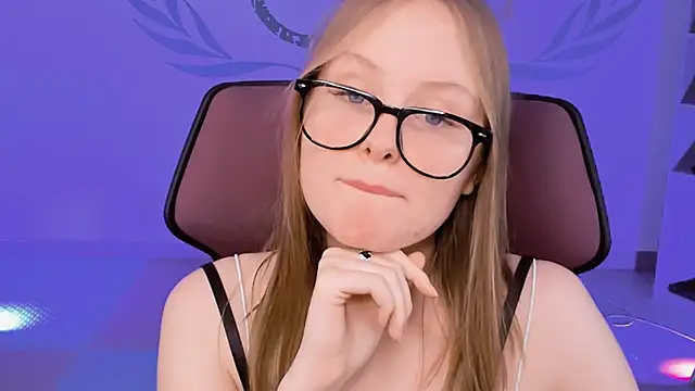 Snapshot of VivienLeeigh chatting on 01.12.25 VivienLeeigh online show from 01.12.25