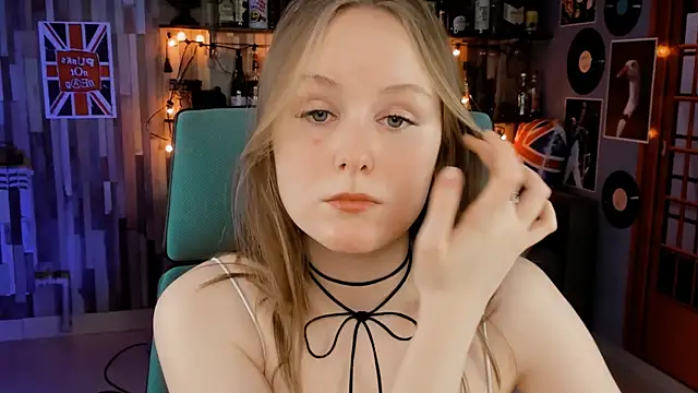 Snapshot of VivienLeeigh chatting on 01.14.25 VivienLeeigh online show from 01.14.25