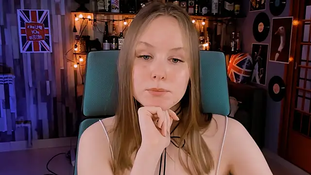 Snapshot of VivienLeeigh chatting on 01.14.25 VivienLeeigh online show from 01.14.25