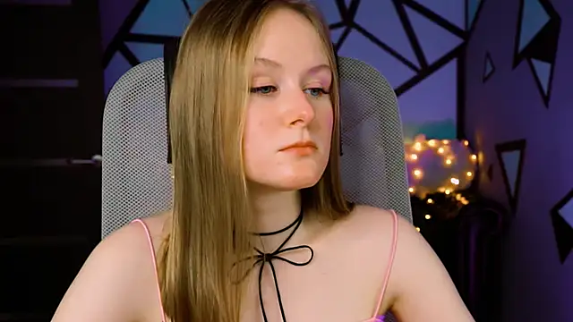 Snapshot of VivienLeeigh chatting on 01.19.25 VivienLeeigh online show from 01.19.25