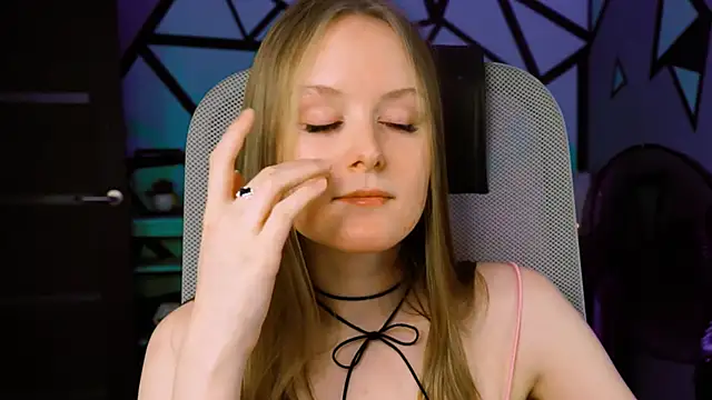 Snapshot of VivienLeeigh chatting on 01.19.25 VivienLeeigh online show from 01.19.25