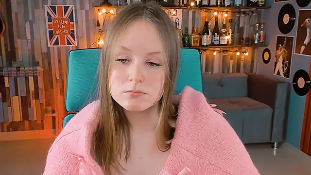 Snapshot of VivienLeeigh chatting on 01.22.25 VivienLeeigh online show from 01.22.25