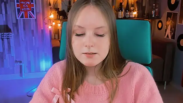 Snapshot of VivienLeeigh chatting on 01.22.25 VivienLeeigh online show from 01.22.25