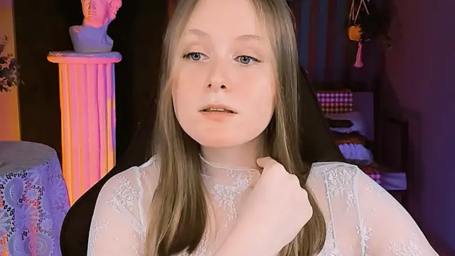 Snapshot of VivienLeeigh chatting on 02.05.25 VivienLeeigh online show from 02.05.25