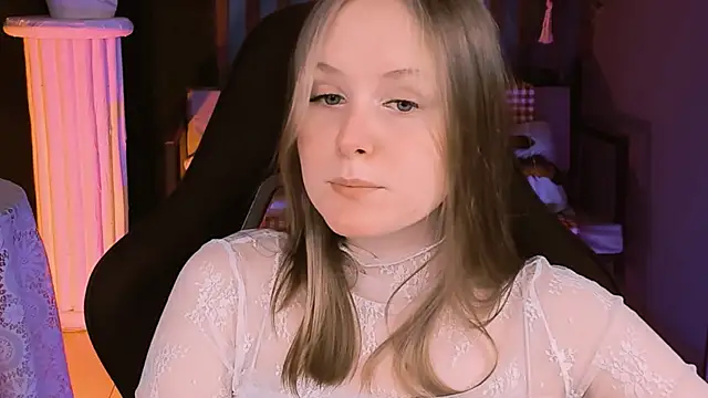 Snapshot of VivienLeeigh chatting on 02.05.25 VivienLeeigh online show from 02.05.25