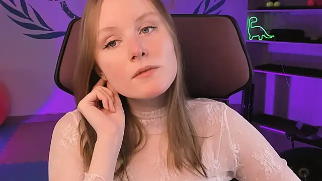 Snapshot of VivienLeeigh chatting on 02.06.25 VivienLeeigh online show from 02.06.25