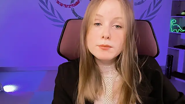 Snapshot of VivienLeeigh chatting on 02.07.25 VivienLeeigh online show from 02.07.25