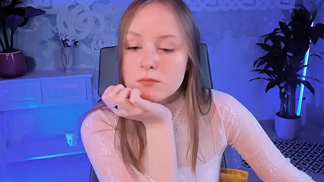 Snapshot of VivienLeeigh chatting on 02.08.25 VivienLeeigh online show from 02.08.25