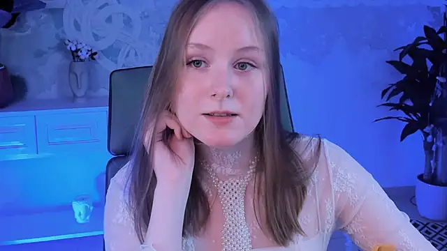 Snapshot of VivienLeeigh chatting on 02.08.25 VivienLeeigh online show from 02.08.25