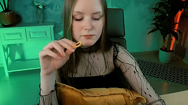 Snapshot of VivienLeeigh chatting on 02.11.25 VivienLeeigh online show from 02.11.25