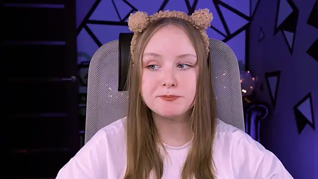 Snapshot of VivienLeeigh chatting on 02.13.25 VivienLeeigh online show from 02.13.25