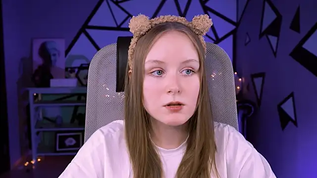 Snapshot of VivienLeeigh chatting on 02.13.25 VivienLeeigh online show from 02.13.25