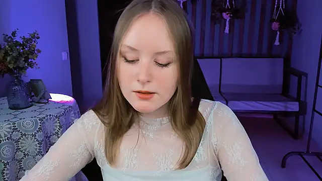 Snapshot of VivienLeeigh chatting on 02.15.25 VivienLeeigh online show from 02.15.25