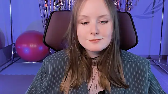 Snapshot of VivienLeeigh chatting on 02.16.25 VivienLeeigh online show from 02.16.25