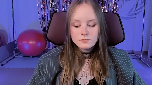 Snapshot of VivienLeeigh chatting on 02.16.25 VivienLeeigh online show from 02.16.25