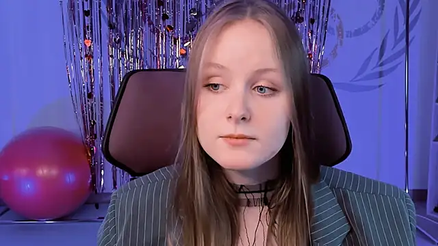 Snapshot of VivienLeeigh chatting on 02.16.25 VivienLeeigh online show from 02.16.25