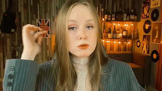 Snapshot of VivienLeeigh chatting on 02.20.25 VivienLeeigh online show from 02.20.25