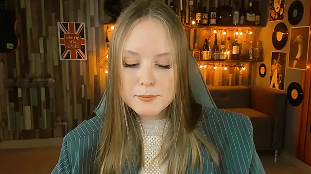 Snapshot of VivienLeeigh chatting on 02.20.25 VivienLeeigh online show from 02.20.25