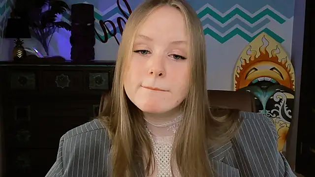 Snapshot of VivienLeeigh chatting on 02.22.25 VivienLeeigh online show from 02.22.25