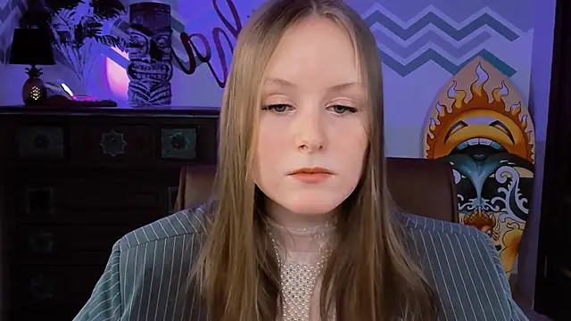 Snapshot of VivienLeeigh chatting on 02.22.25 VivienLeeigh online show from 02.22.25