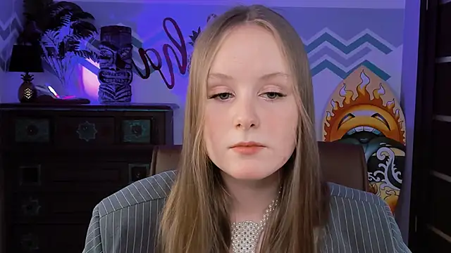 Snapshot of VivienLeeigh chatting on 02.22.25 VivienLeeigh online show from 02.22.25