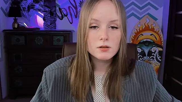 Snapshot of VivienLeeigh chatting on 02.22.25 VivienLeeigh online show from 02.22.25