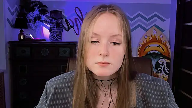 Snapshot of VivienLeeigh chatting on 02.23.25 VivienLeeigh online show from 02.23.25