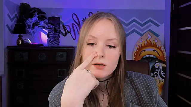 Snapshot of VivienLeeigh chatting on 02.23.25 VivienLeeigh online show from 02.23.25