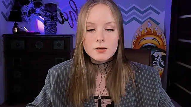 Snapshot of VivienLeeigh chatting on 02.23.25 VivienLeeigh online show from 02.23.25