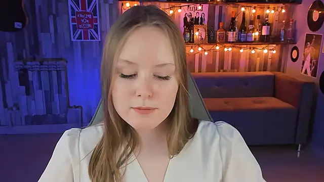 Snapshot of VivienLeeigh chatting on 02.28.25 VivienLeeigh online show from 02.28.25