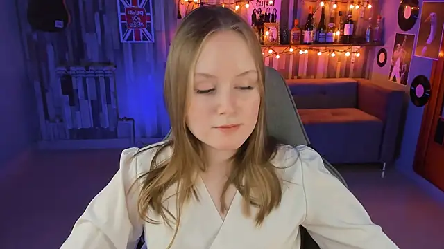 Snapshot of VivienLeeigh chatting on 02.28.25 VivienLeeigh online show from 02.28.25