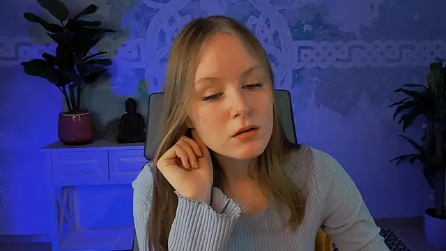 Snapshot of VivienLeeigh chatting on 03.01.25 VivienLeeigh online show from 03.01.25