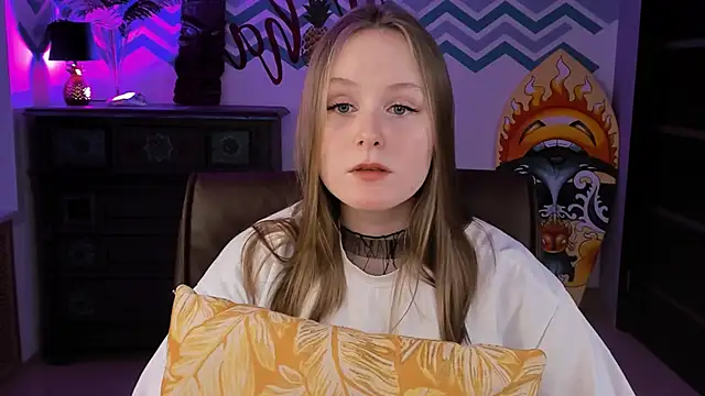 Snapshot of VivienLeeigh chatting on 03.02.25 VivienLeeigh online show from 03.02.25